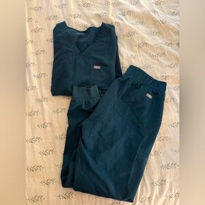 Caribbean Blue Figs scrub set